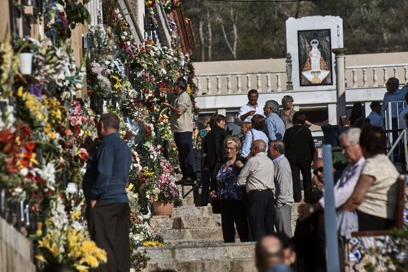 La Vega Baja honra la memoria de sus difuntos en el día de Todos los Santos