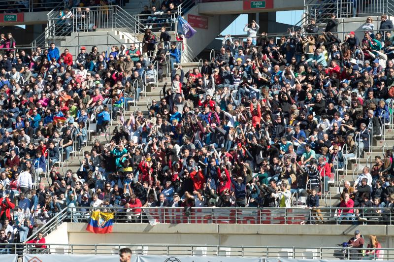 Fiesta en la grada por el derbi de Shanghái