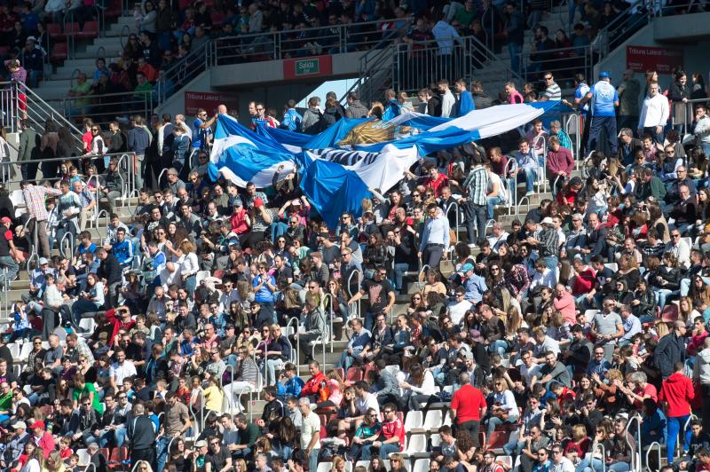 Fiesta en la grada por el derbi de Shanghái