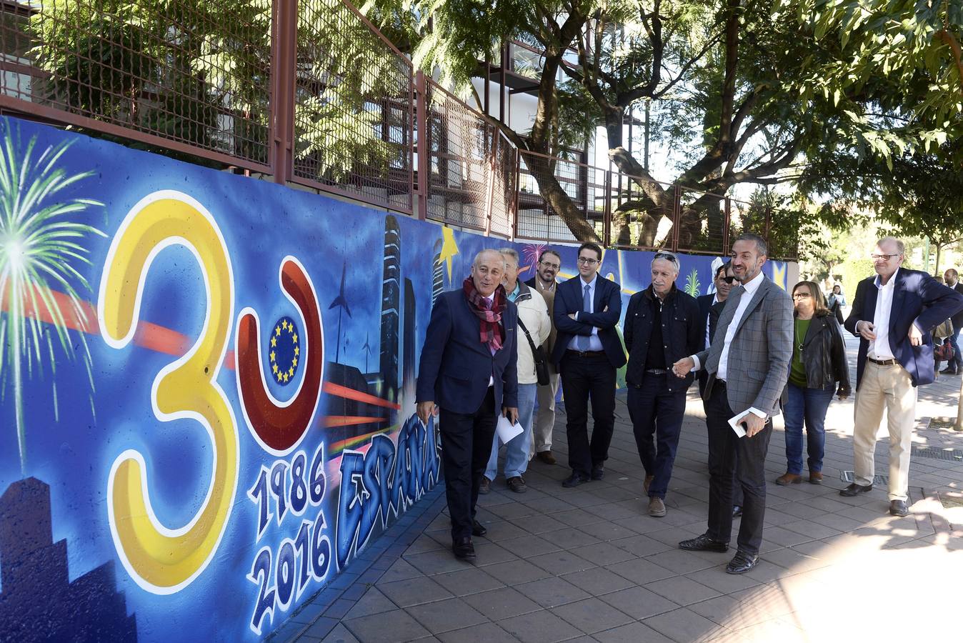 Grafiti dedicado al 30 aniversario de la adhesión a la Unión Europea