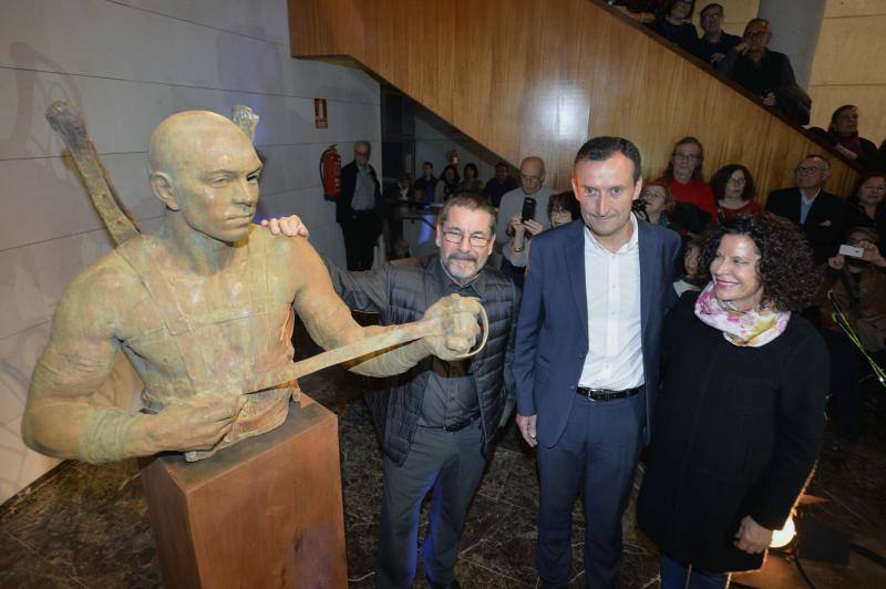 Inauguración de la escultura de Miguel Hernández, de Castejón