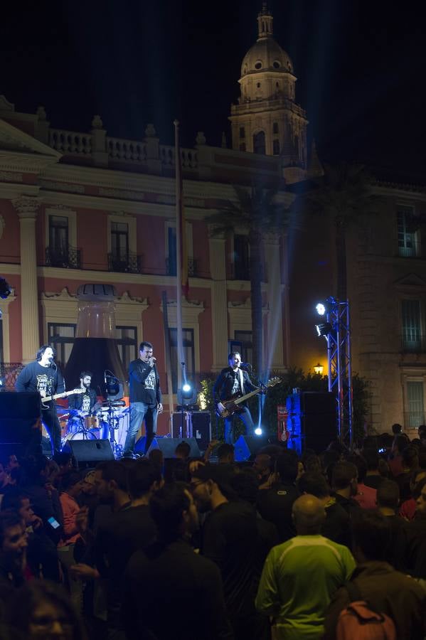 Noche de zapatillas y decibelios