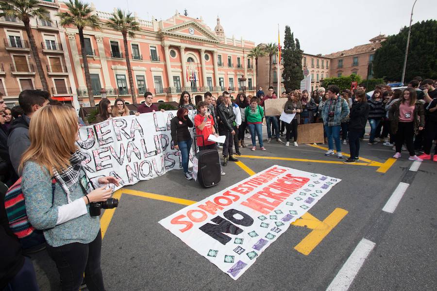 «Somos estudiantes, no mercancías»