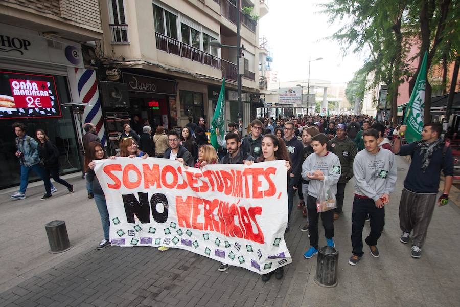 «Somos estudiantes, no mercancías»