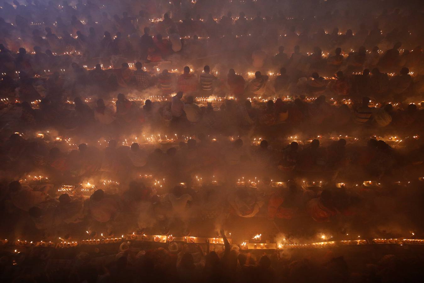 Fuego y ofrendas para Baba Loknath