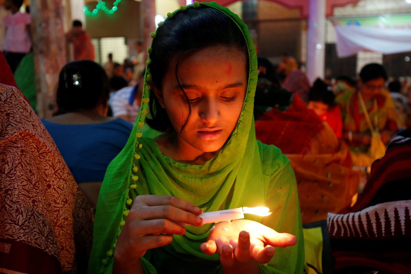 Fuego y ofrendas para Baba Loknath