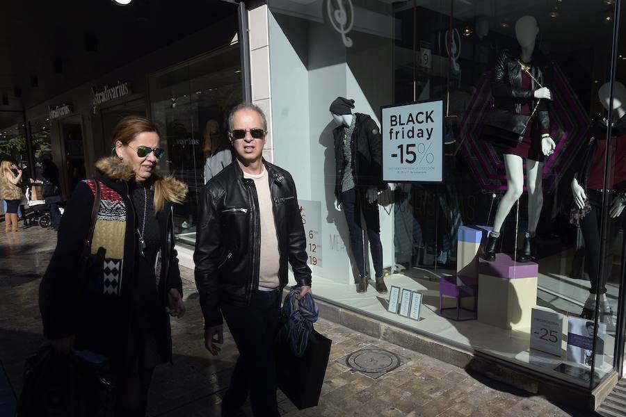 El &#039;Black Friday&#039; trae la alegría a los comercios en Murcia