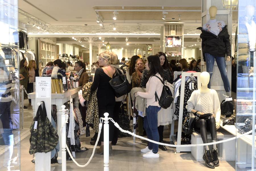 El &#039;Black Friday&#039; trae la alegría a los comercios en Murcia