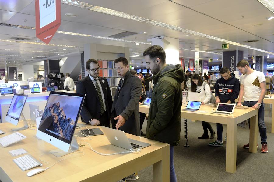 El &#039;Black Friday&#039; trae la alegría a los comercios en Murcia