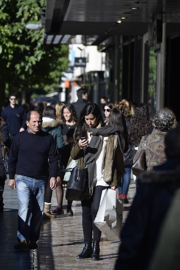 El &#039;Black Friday&#039; trae la alegría a los comercios en Murcia