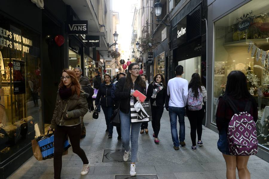 El &#039;Black Friday&#039; trae la alegría a los comercios en Murcia