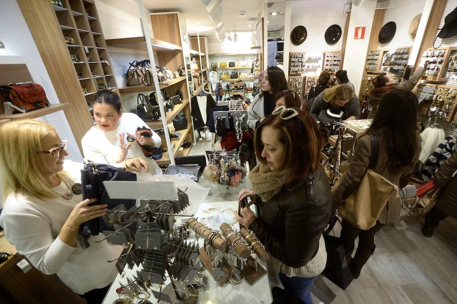 El &#039;Black Friday&#039; trae la alegría a los comercios en Murcia