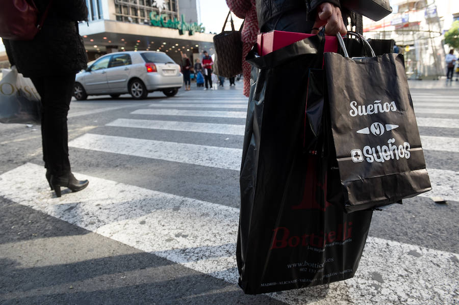 El &#039;Black Friday&#039; trae la alegría a los comercios en Murcia