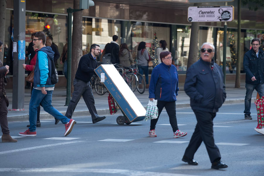 El &#039;Black Friday&#039; trae la alegría a los comercios en Murcia