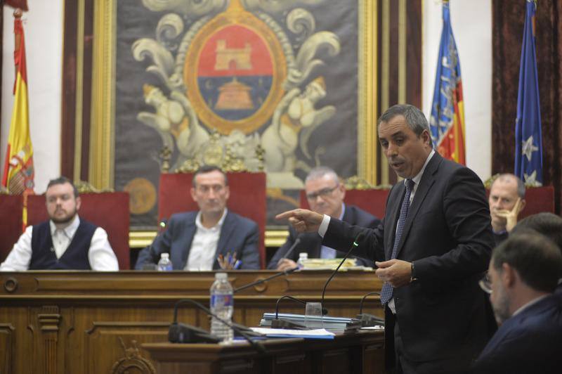 Las imágenes del pleno del Ayuntamiento de Elche