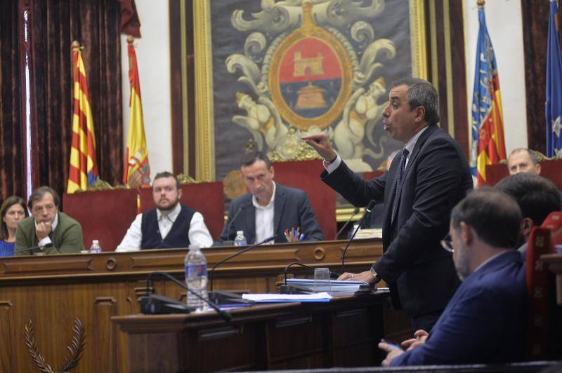 Las imágenes del pleno del Ayuntamiento de Elche