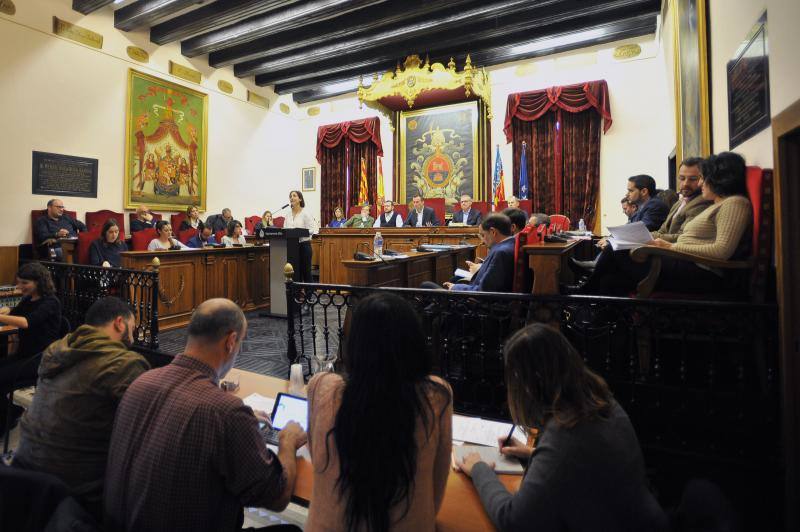 Las imágenes del pleno del Ayuntamiento de Elche