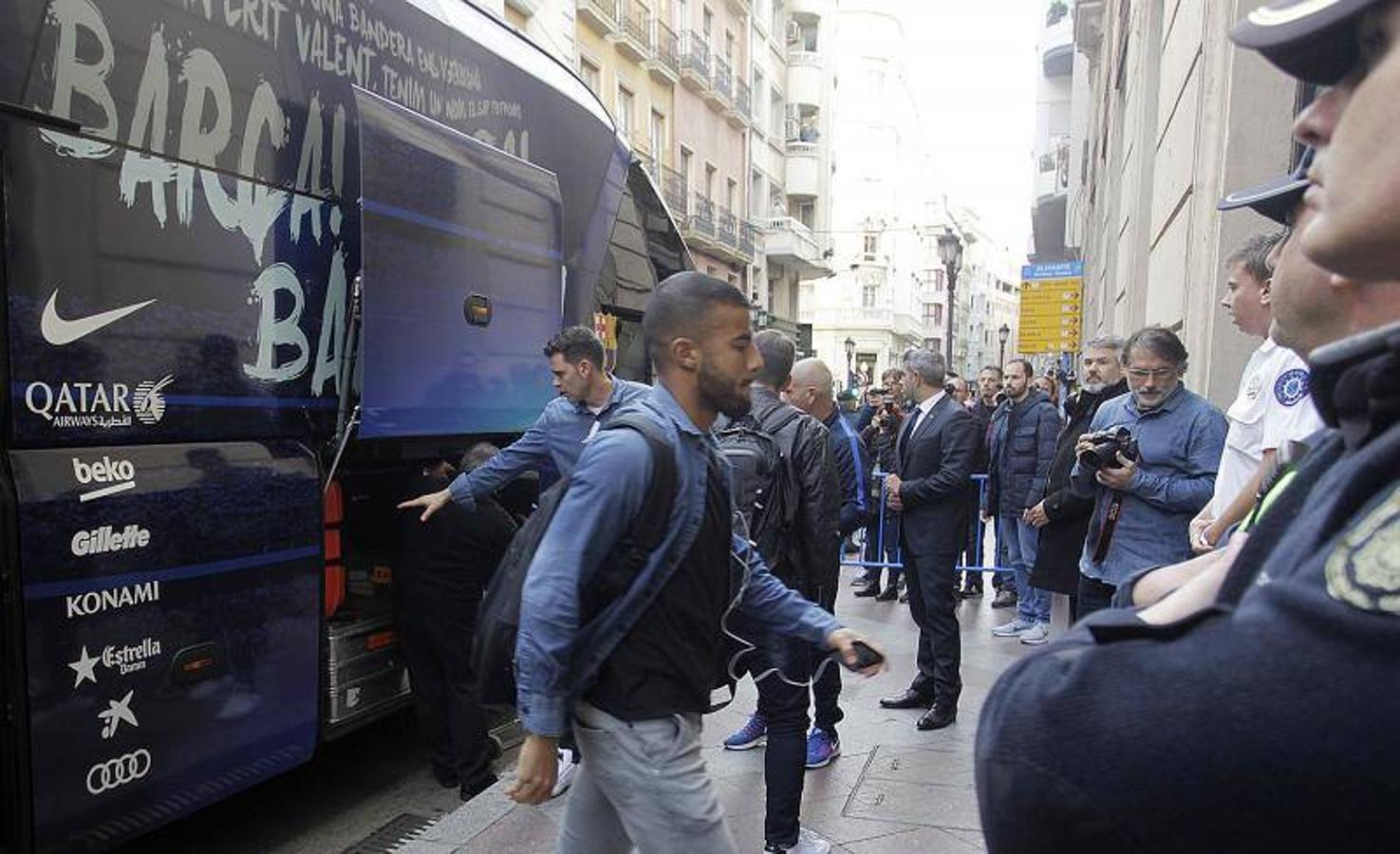 El Barça llega casi de incógnito