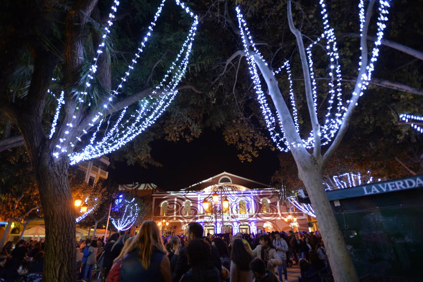 La Navidad ya alumbra las calles de Lorca