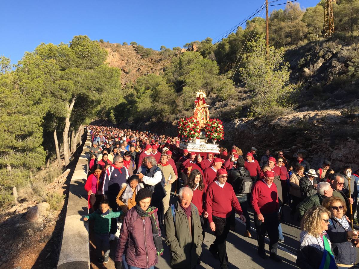 Miles de fieles acompañan a La Santa hasta Totana