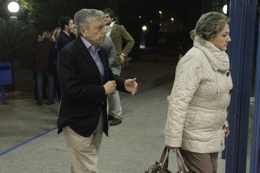 Empresarios, familiares y amigos, en el tanatorio