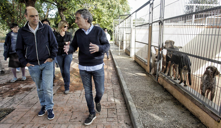 Protesta animalista en la Protectora de Bacarot