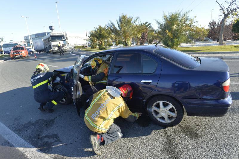 Accidente en la rotonda de acceso de la Ronda Oeste de Elche