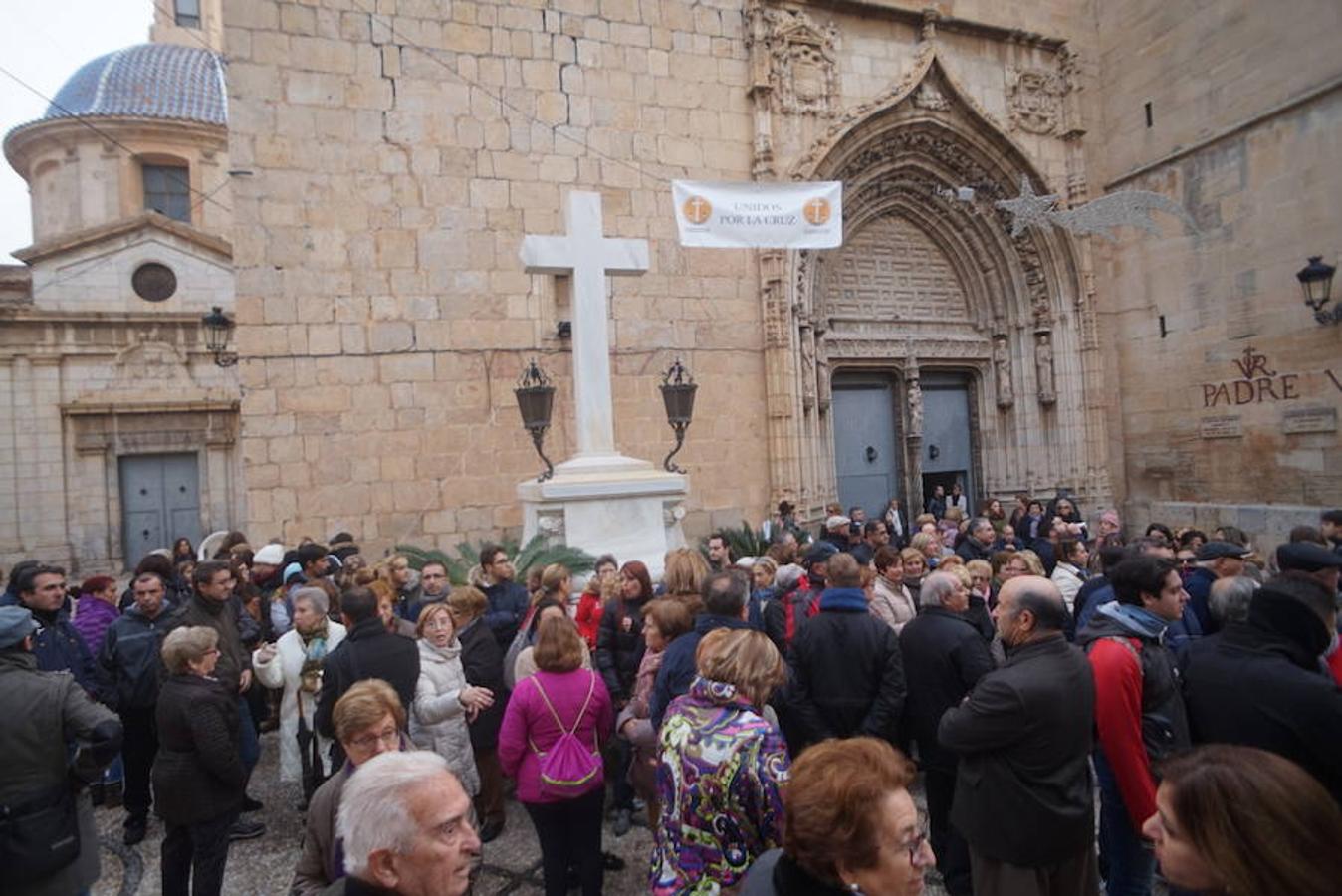 Una nueva manifestación frena el segundo intento de quitar la Cruz de los Caídos de Callosa