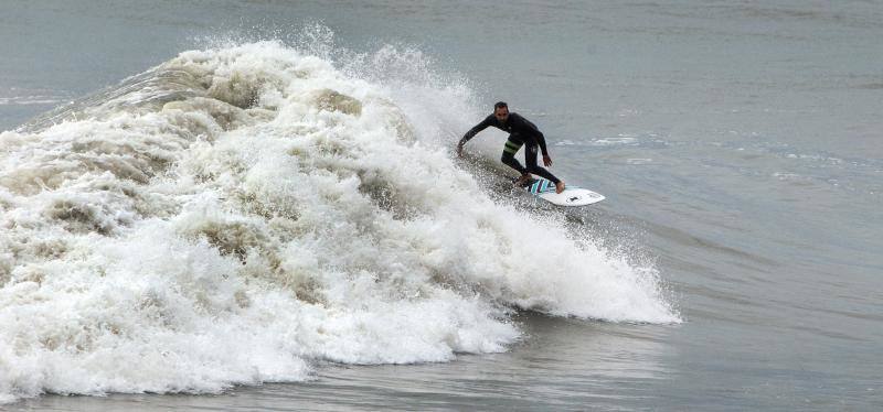 El temporal obliga a desalojar a varios vecinos en Torrevieja