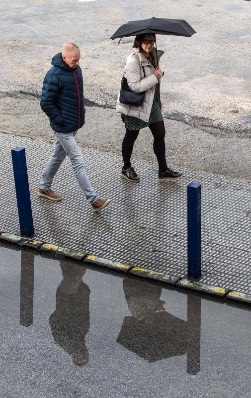 El temporal obliga a desalojar a varios vecinos en Torrevieja