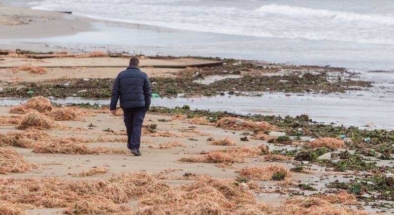 El temporal obliga a desalojar a varios vecinos en Torrevieja