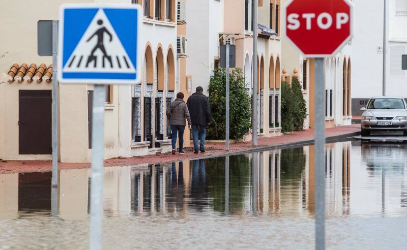 El temporal obliga a desalojar a varios vecinos en Torrevieja
