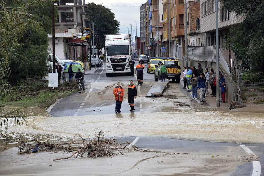 Crecidas en ramblas y El Reguerón