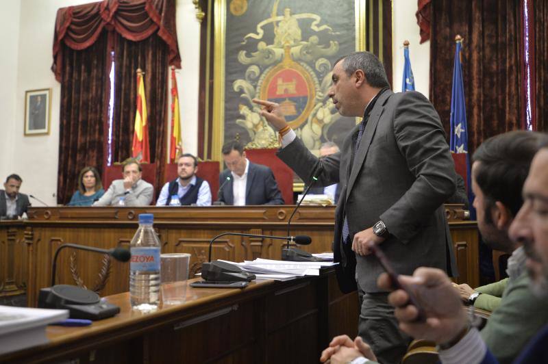 Imágenes del pleno del Ayuntamiento de Elche