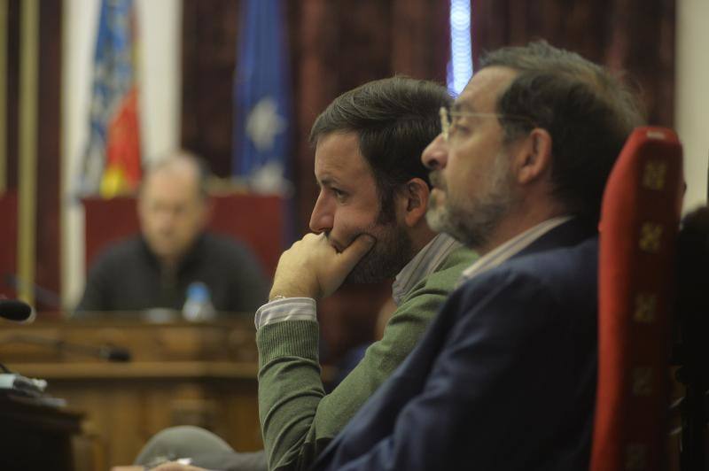 Imágenes del pleno del Ayuntamiento de Elche