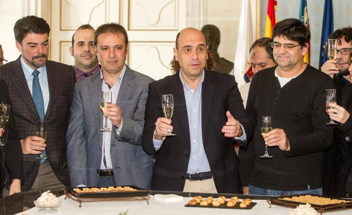 Tradicional brindis de Navidad en el Ayuntamiento