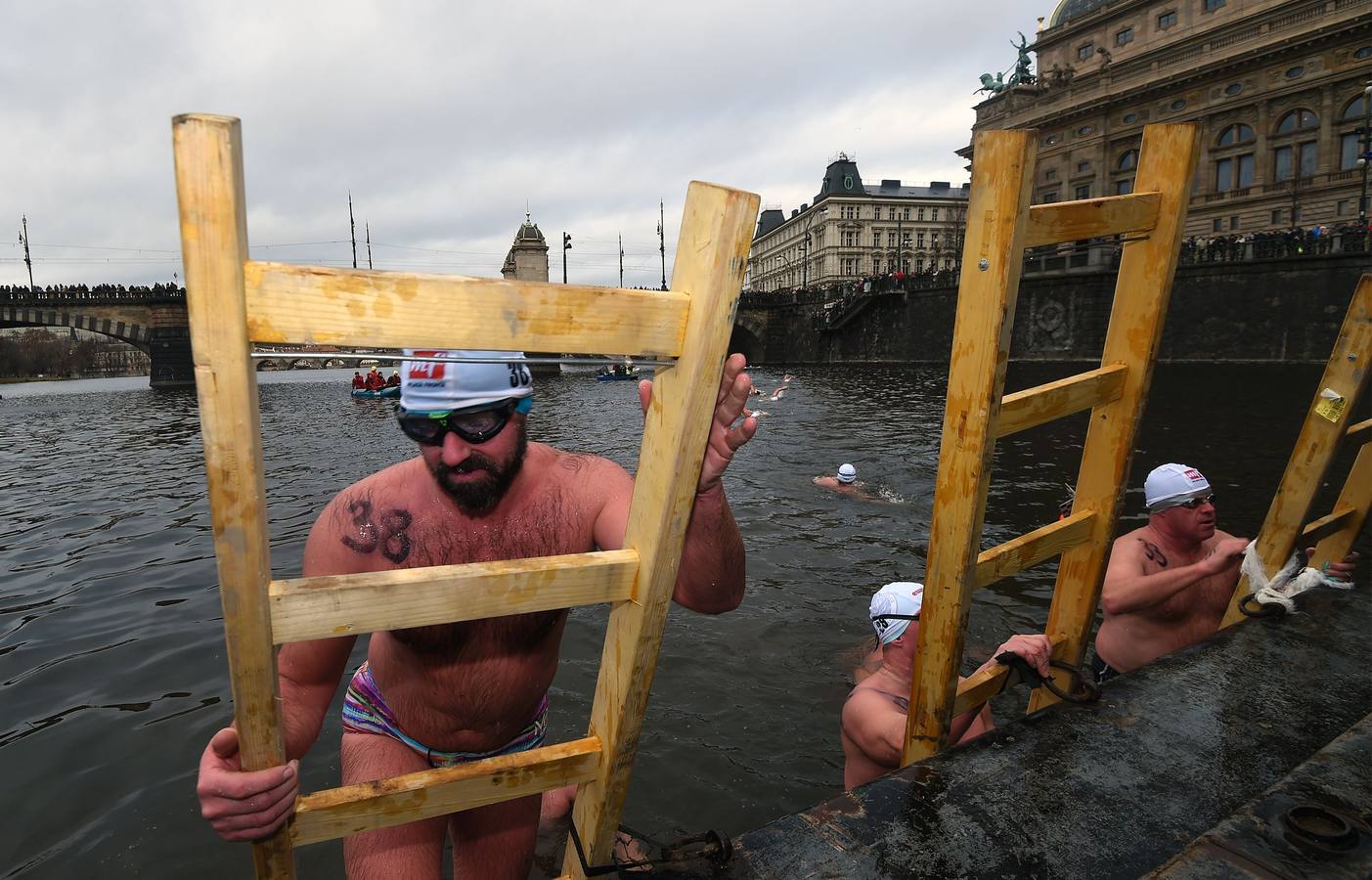 Un gélido chapuzón navideño