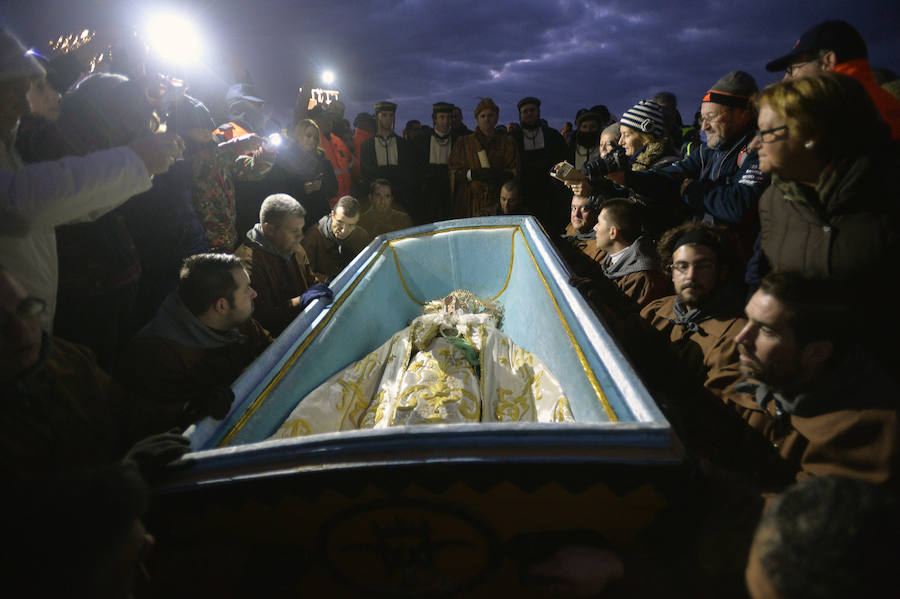 Jubiloso recibimiento a la Virgen