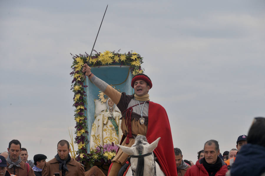 Jubiloso recibimiento a la Virgen