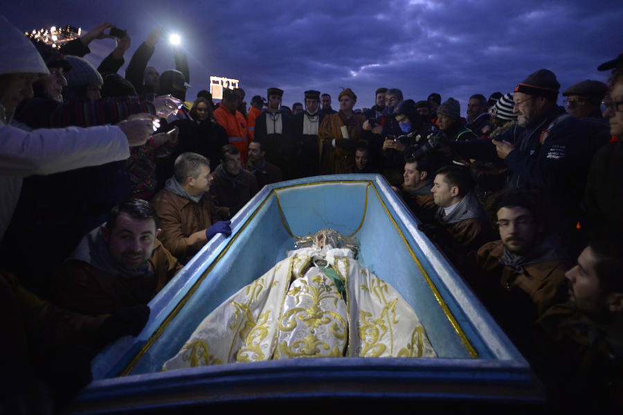 Jubiloso recibimiento a la Virgen