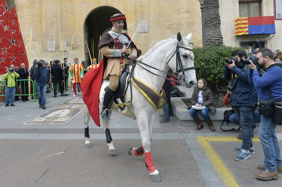 Jubiloso recibimiento a la Virgen