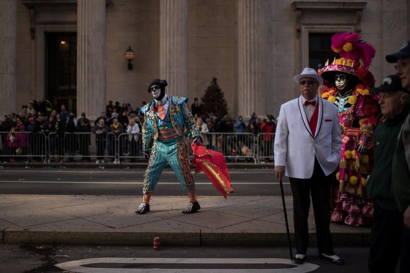 Filadelfia celebra el año con su desfile de máscaras