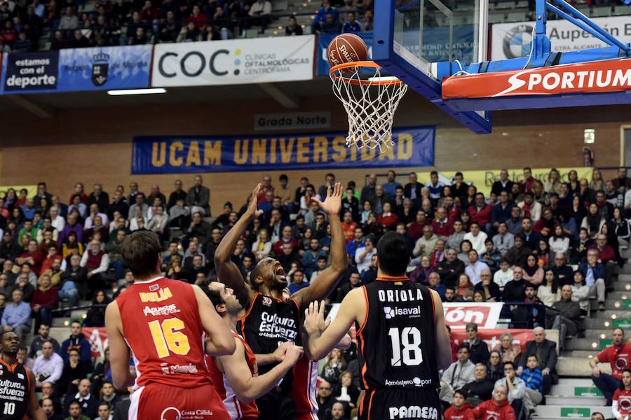 Imágenes del UCAM CB - Valencia Basket (75-78)