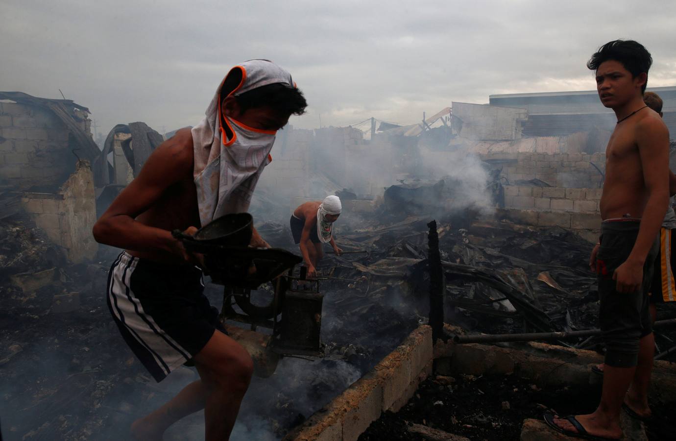 Buscando entre las cenizas