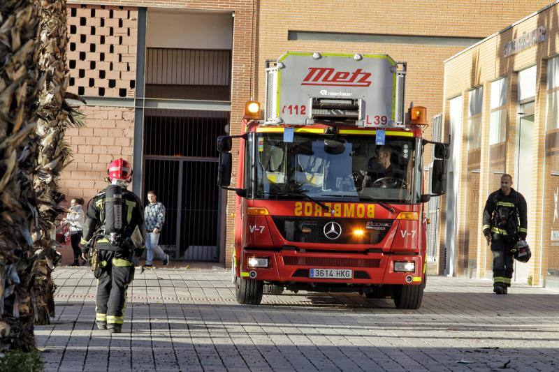 Herida una mujer a causa de un incendio en un bloque de viviendas en Alicante