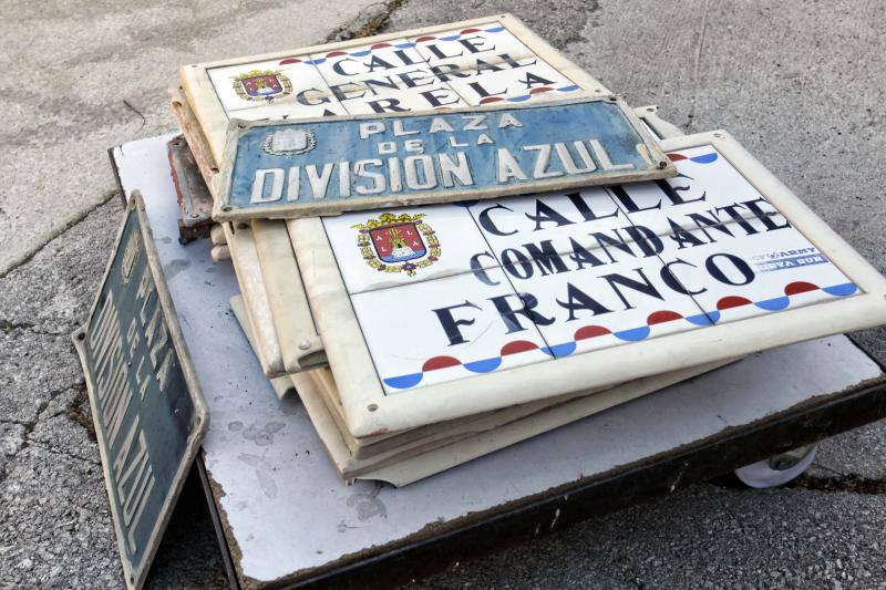 El tripartito pedirá un informe sobre si es legal reponer calles franquistas