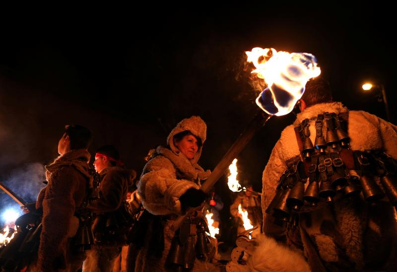 Fuego, máscaras y pieles animales por una buena salud y fertilidad