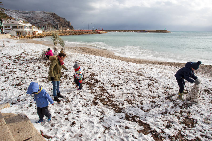 Nieve en las playas de la Marina