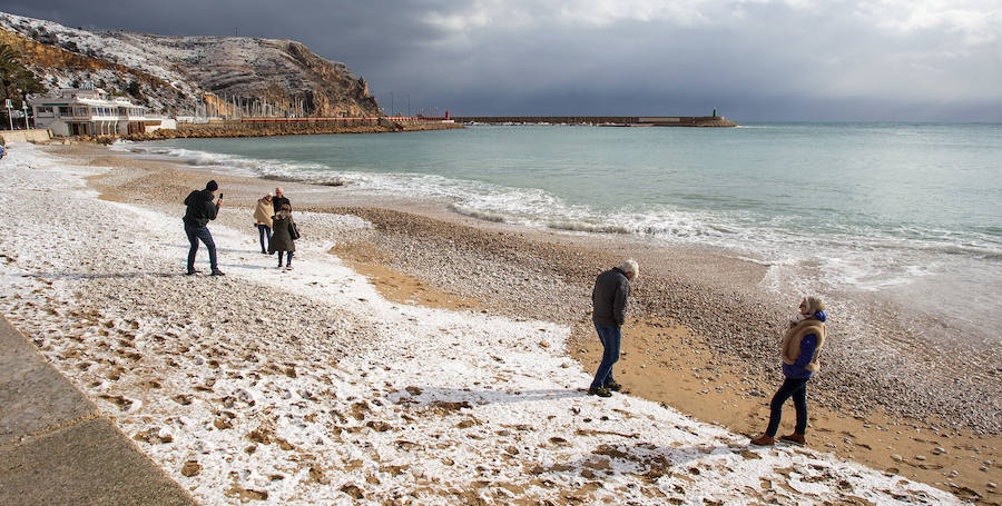 Nieve en las playas de la Marina