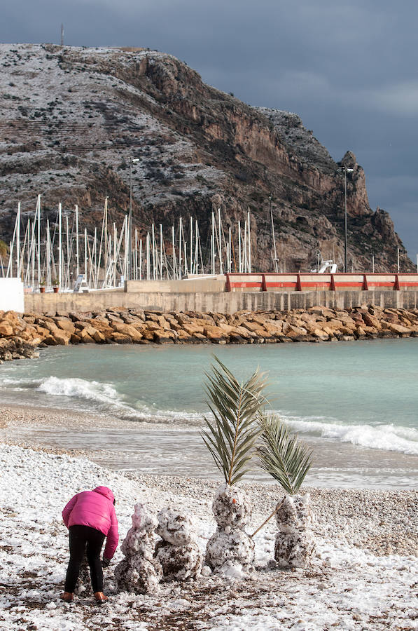 Nieve en las playas de la Marina